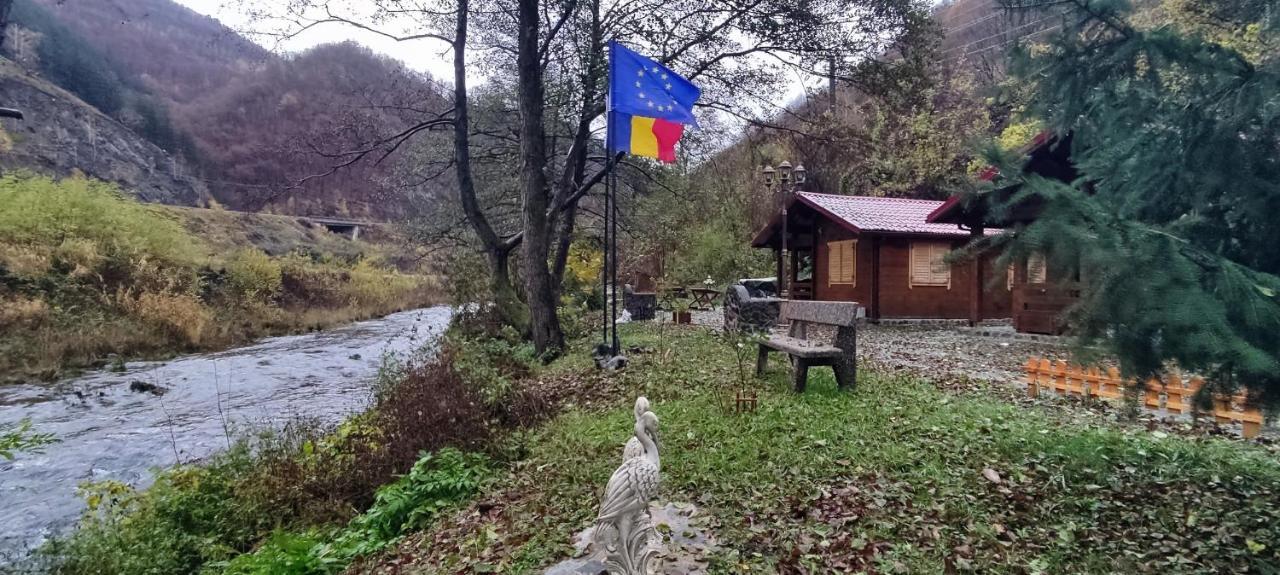 Eden Natural Resort - Transalpina Capalna Eksteriør billede