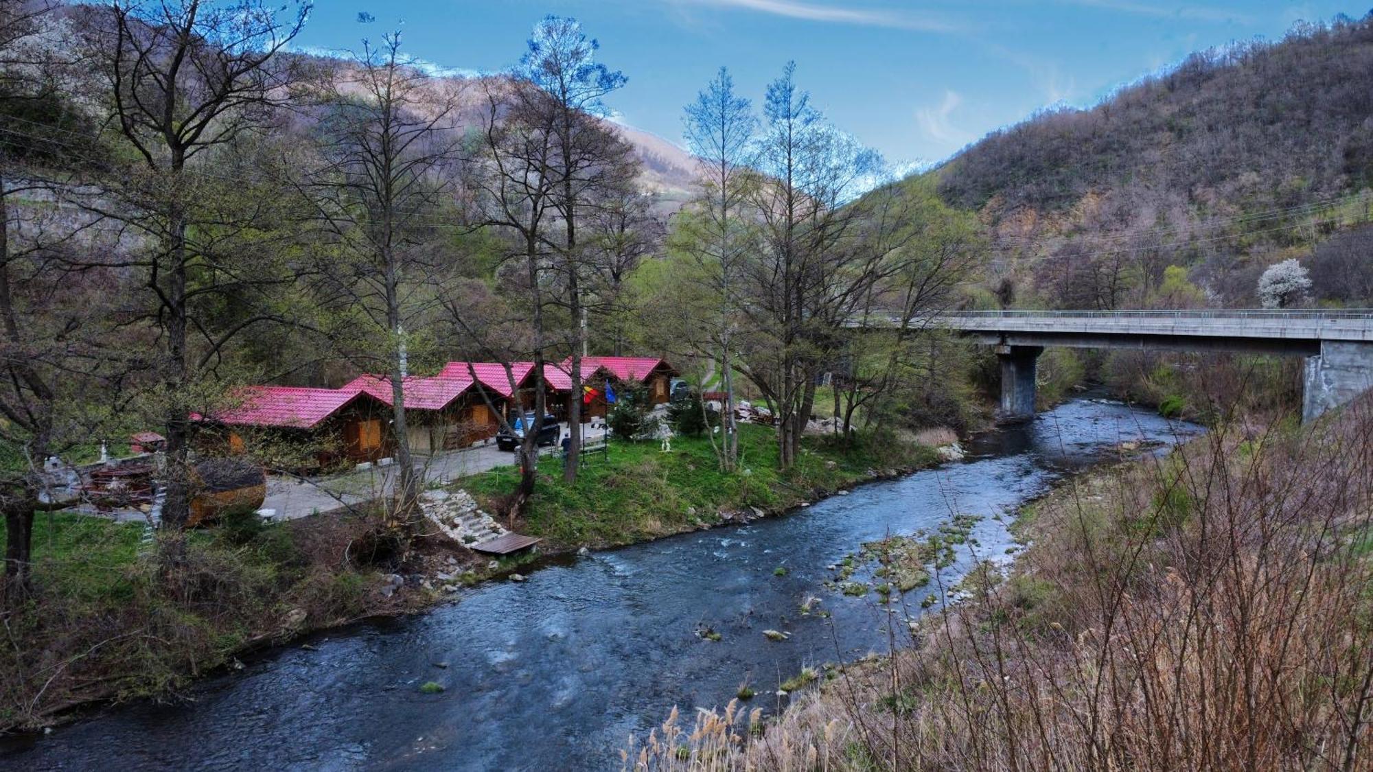 Eden Natural Resort - Transalpina Capalna Eksteriør billede